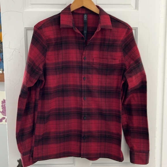 Lululemon Masons Peak Flannel Shirt Brushed Red Black Shadow Plaid Size M - Picture 2 of 5